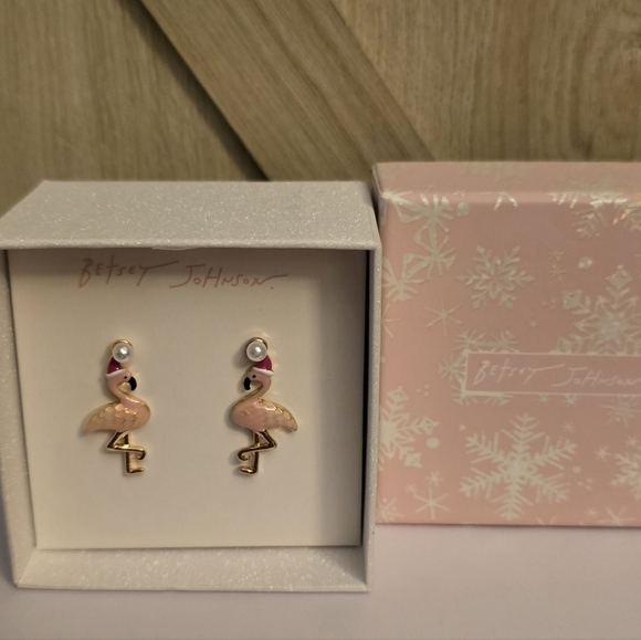 Betsey Johnson Santa Flamingo Earrings! - Picture 4 of 13